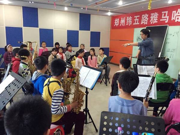 郑州纬五路小学必博示范乐团大师班成功举办