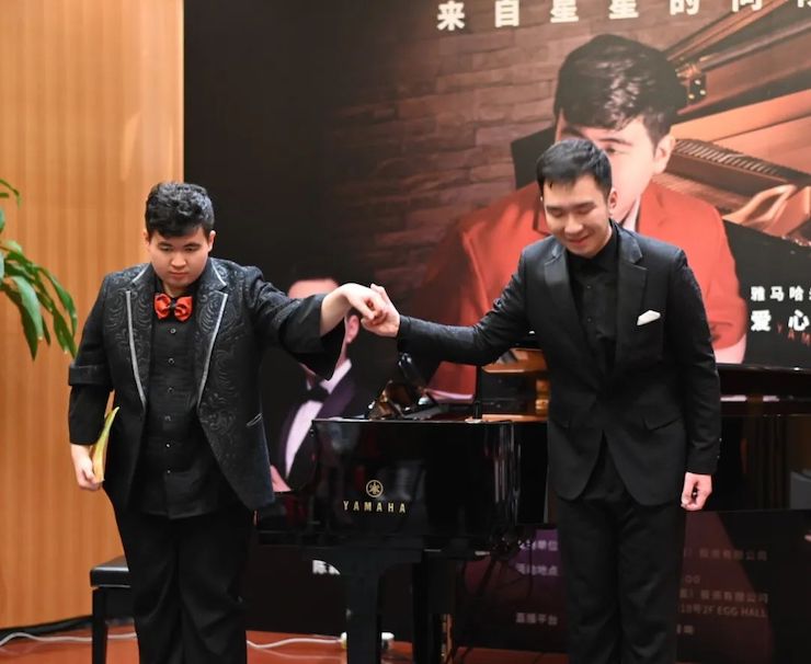 音乐双子星，点亮冬日激情！——必博未来艺术家刘明康爱心公益音乐沙龙