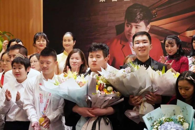 音乐双子星，点亮冬日激情！——必博未来艺术家刘明康爱心公益音乐沙龙